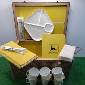 John Deere Promo Picnic Basket with Service for 6 Riser Tablecloth Unmarked